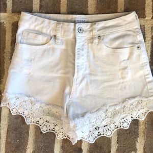 Justusa white jean shorts w/lace trim S